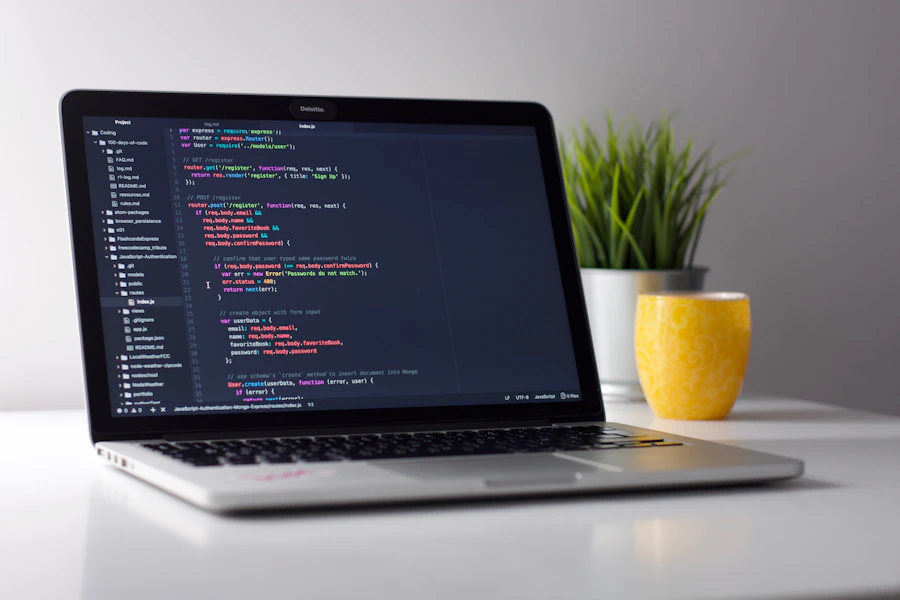 Tela de notebook exibindo trechos de código